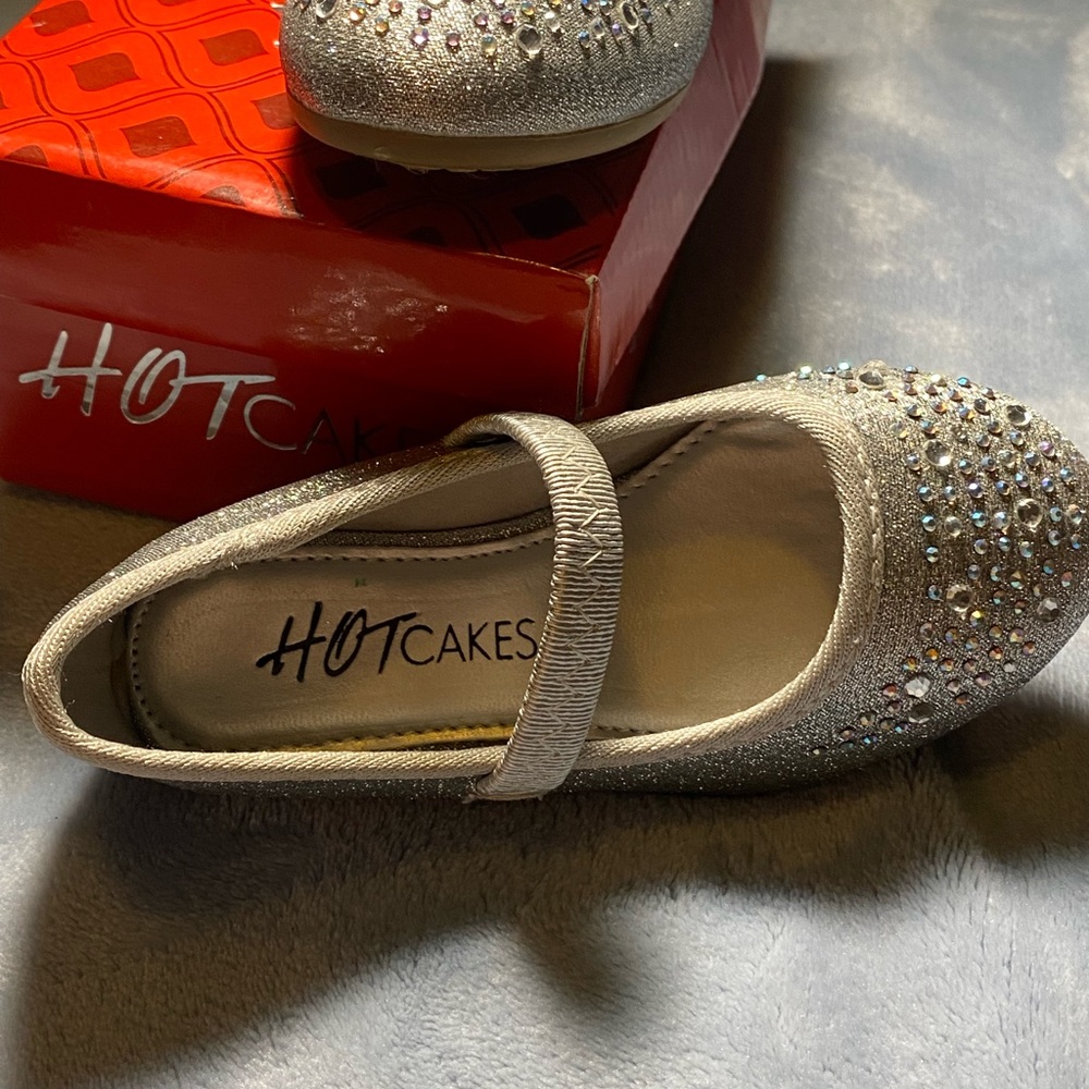 New in Box Hot Cakes shoes, perfect shoes for your little princess. - Picture 4 of 7